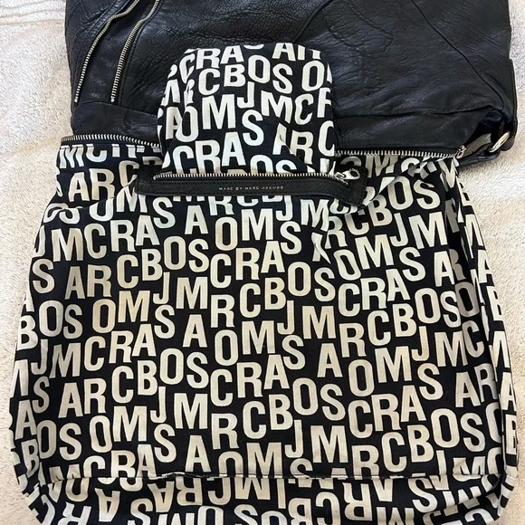 Marc by Marc Jacobs | Leola Zip Hobo | Black Leather Bag - Picture 3 of 11